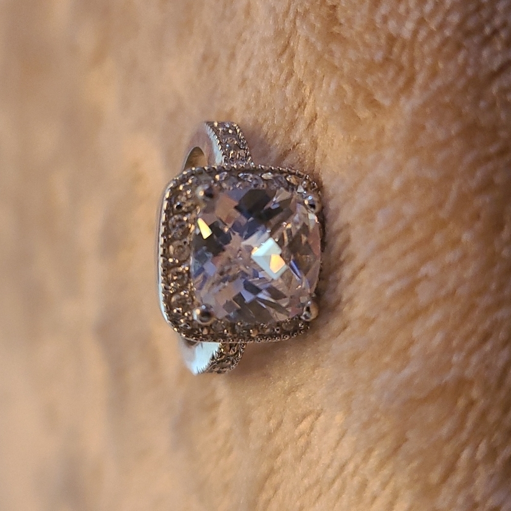 Lia Sophia At Last ring Size 7